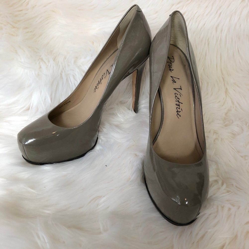 Pour La Victoire Gray Round Toe Leather Pumps 10